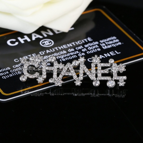 2023.07.23 Chanel's Autumn/Winter Collection Diamond Double C brooch is a super perfect and stylish addition with a clever design