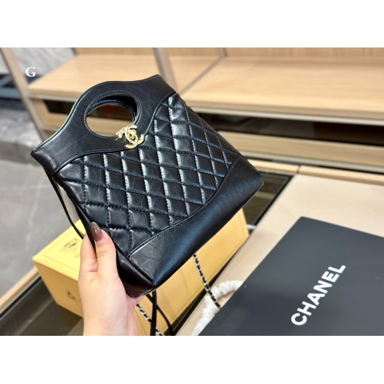 On October 13, 2023, 230 210 size: 31.38cm, 23.19cm Chanel is great to pair with. Woo hoo chanel bag is even cooler! The fabric is very durable and has a premium feel