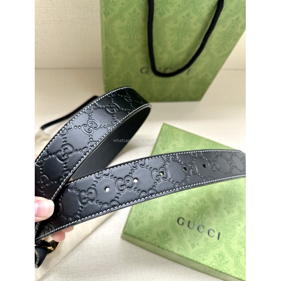 On August 7th, 2023, the historical details and modern elements of GUCCI with a width of 4.0 are the characteristics of Gucci's latest series. Historic Monogram hardware pays tribute to Guccio Gucci, the founder of the brand. This belt is crafted from bla