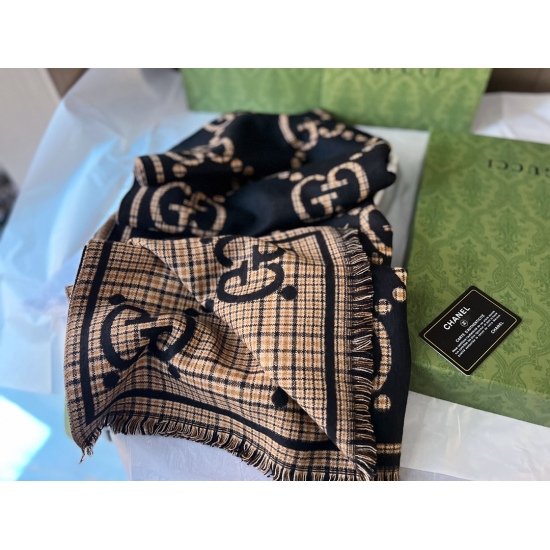 2023.10.03 135 box size: 65 * 180cmGG double-sided plaid scarf/plaid/double-sided, every element is straight to my heart, an unbeatable and easy to sell cashmere scarf with a soft texture