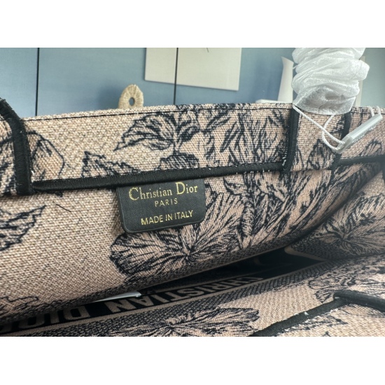 July 10, 2023, Book Dior Counter New Shopping Bag! Counter synchronization update! Star limited edition with the same model! Super stylish! High quality imported fabric! There is no pressure to enter or exit the counter at will! Super large capacity for o
