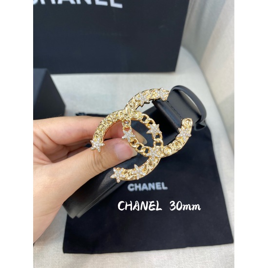 On December 14, 2023, Chanel's original single item has a width of 3.0CM and is made of double-sided original calf leather. The leather is soft and delicate, with a good hand feel. Multiple buckle options available, finely crafted. The upper body effect i