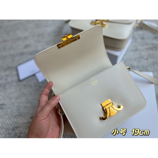 2023.10.30 225 140 box (upgraded version) Size: 23cm (large) 19cm (small) Celine Arc de Triomphe! Very high-end! Very advanced! Great for summer! ⚠️ Cowhide! Cowhide!