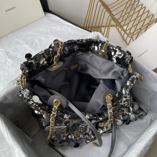 P1180Ohanel 23P CF Super Shiny Bead Shopping Bag is Coming Out: Summer Filter, SO BLACK Street Blast, Super Cool Physical Object, It's Absolutely Beautiful. It's One of the Few Popular Beads with Super High Cost Performance. The most worth buying bag of t