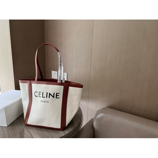 2023.10.30 205 No Box Size: (Bottom 30+Top 48) * Height 30cm Celine Canvas Shopping Bag! Big and convenient enough! It is indeed a practical and durable model, I really like its color!