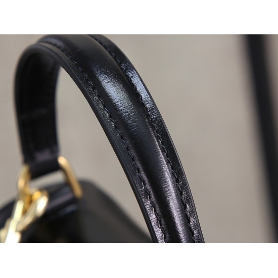 20240315 P1050 [Premium Quality All Steel Hardware] Early Spring New Mini Besace Triumphal Arch Bag LISA Same Triumphal Arch Black Gold ⚫ Mini saddle bag made of pure black leather with classic Triumphal Arch lock buckle ◾ Retro, exquisite, fashionable, a