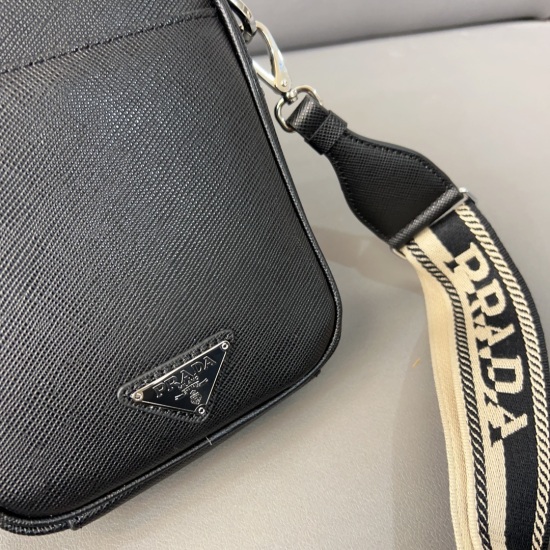 2023.11.06 P260 Prada Triangle Cowhide Postman Bag with Diagonal Straddle Shoulder Bag Made of High Quality Original Material, High end Goods with Small Ticket, Special Container, Product Number, Specification: 16 x 19