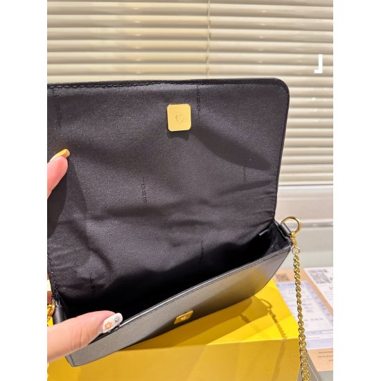2023.10.26 P180 folding box ⚠️ Size 21.11 Fendi Fendi 2-in-1 Chain Bag is a timeless and versatile item, with a stunning upper body. This texture is worth having for little fairies