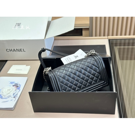 On October 13, 2023, 240 comes with a folding box airplane box size: 25cm Chanel Leboy spicy mom bag ⚠️ High version reshipment of very full leather! High quality sheepskin pattern!