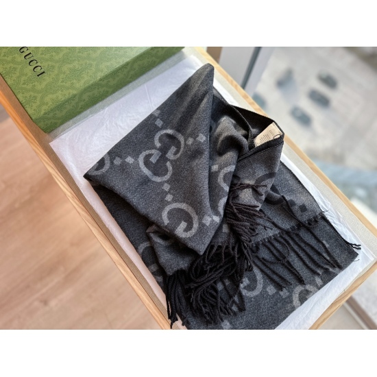 2023.10.03 130 box size: 64 * 190cmGG new cashmere scarf available on both sides 〰️ Complete packaging configuration. It comes in black and gray ‼️