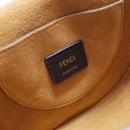 2024/03/07 p950 [FENDI Fendi] New handmade stitched leather shoulder bag, featuring a metal opening design with iconic FF pattern, and a hot pressed Fendi Roma logo on the flap. Includes a lined inner compartment, small inner pocket, tortoiseshell colored