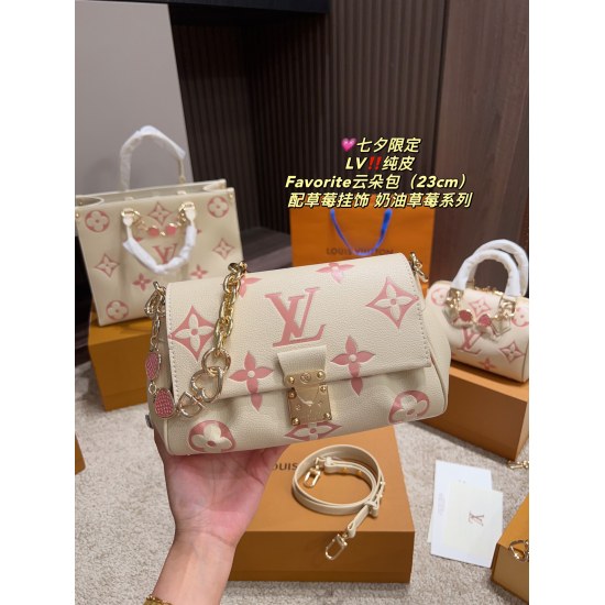 2023.10.1 Qixi limited pure leather P245 folding box ⚠️ Size 23.13LV Favorite Cloud Bag with Strawberry Pendant Cream Strawberry Series Fairies, take a look! The soft and creamy appearance is extremely high and versatile! Sweet, cool, and elegant, it can 