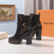 2023.12.19 Counter synchronization L The classic high heeled Martin boots from Louis Vuitton are a popular option that has been out of stock repeatedly. The cool and neat design lines and fabric, with a top layer of calf leather and LV special vintage lea