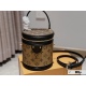 285 box size: 17cmL Home Cannes Water Bucket Bag Wealth Bucket! Wealth bucket! It's really special! The more you use it, the more fragrant it becomes!!! Versatile and practical black genuine leather original canvas coating with cowhide material