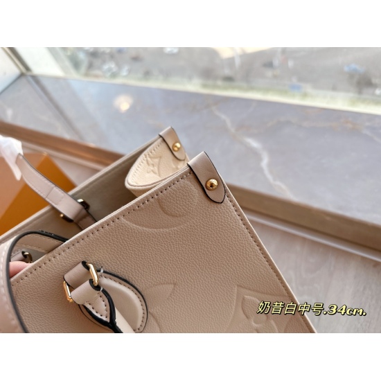 2023.10.1 245 255 Folding size: 42 * 34cm (large) 34 * 26cm (medium) Excellent quality, understand the goods ‼️ The entire bag is made of cowhide, and the quality is really super! Search Lv on the go shopping bag