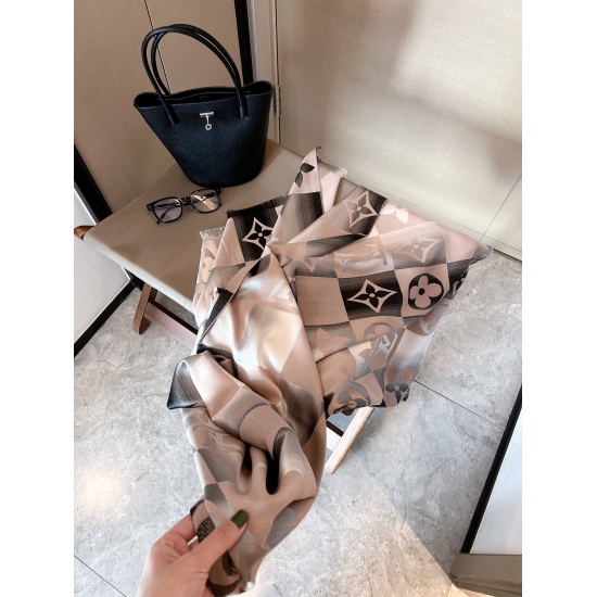 2023.10.05 28 Autumn and Winter New Cut Cotton Gradient Style Soft and Delicate Hand Feel Louis Vuitton High end Rabbit Fleece Scarf Shawl Classic Four Leaf Grass Pattern Paired with Brand Soul LV Pattern Deeply ingrained Classic Low key yet Releasing Lux
