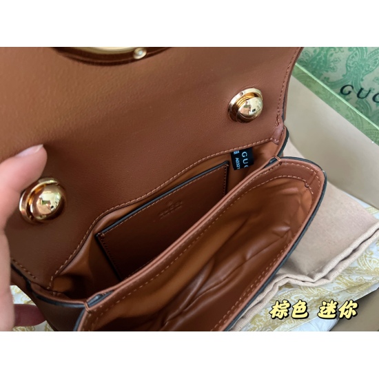 On March 3, 2023, the 260 comes with a full set of packaging and reprint size: 23 * 14cm (mini) GG Blondie bag, which is so beautiful! It's really difficult to keep the underarm silhouette from making people feel excited! Pair it with two shoulder straps!