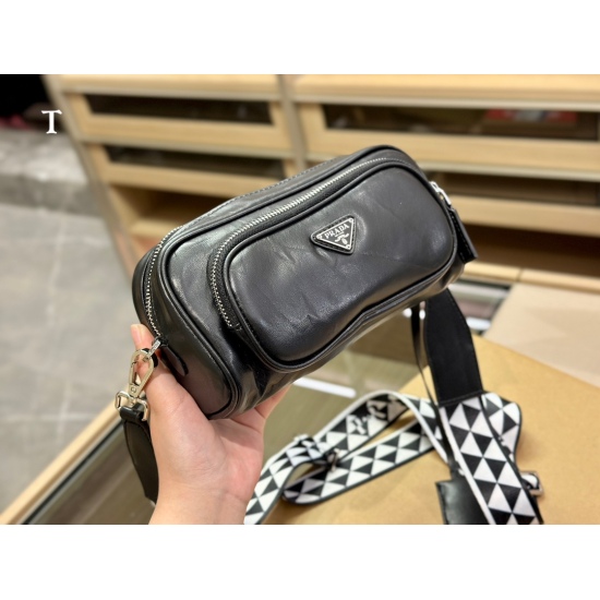 2023.11.06 190size: 22 * 13cm Prada's best-selling internet celebrity. The same Prada crossbody bag comes with your eyes closed!