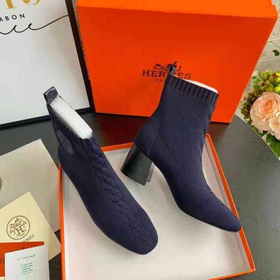 2023.11.19 Leather Bottom 240Hermes Early Autumn New Juxian Market Highest Version! Original board with 1:1 purchasing level quality. This is the youngest item from H family this season! This season is just the right time to wear, and the upper foot looks