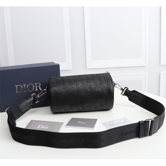 20231126 610 Dior Roller DIOR OBLIQUE Men's Shoulder and Backbone Crossbody Bag/Cylinder Bag [Comes with Authentic Box] Model: 1ROPO061 (Black Laser Leather) Black Oblique Galaxy Printed Cow Leather Oblique Galaxy Printed Leather is made of hollowed out s