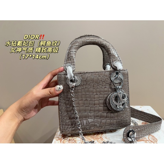 2023.10.07 P205 box matching ⚠ Size 17.14 Dior DIOR rhinestone princess bag (crocodile pattern) is exquisite, beautiful, advanced and elegant. It is easy to control. No clothes or seasons can be selected all the year round. cool and cute can be carried by