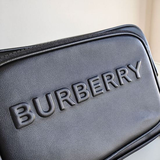 On March 9, 2024, the original order p570 Burberry's new embossed logo small shoulder bag was made of imported calf leather, and the latest waterproof zipper design, workmanship, and materials were not selected! Official website 8000 ➕  An absolute high-e
