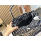On October 7, 2023, 300 pairs with folding box Dior original fabric jacquard Dior book tote. My favorite shopping bag tote of the year, which I have used the most times, is Baodio. Due to its huge capacity, everything is placed inside, and the concave sha