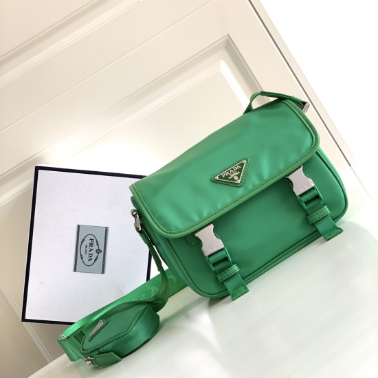 On March 12, 2024, the new P510 postman bag has arrived. The new three in one combination postman bag model number is 2VD034, which is highly representative of the nylon triangle logo element. The simple latest triangle logo decoration does not compress s