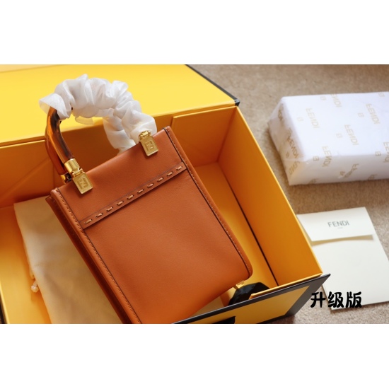 2023.10.26 210 box (upgraded version) size: 13 * 18.5cm fendi mini tote score configuration packaging 〰️ The FD score cowhide material is really practical!!