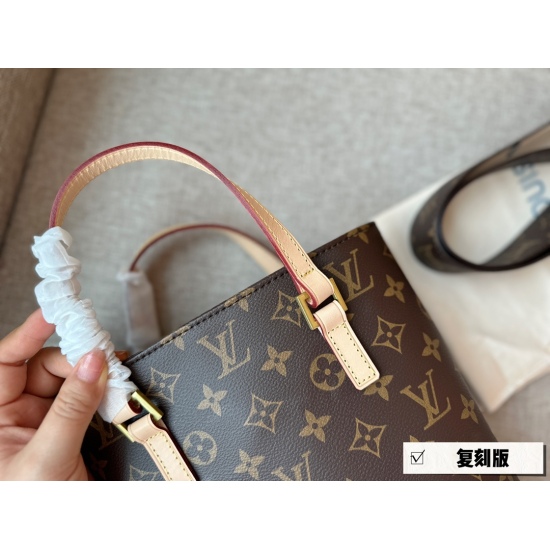 2023.10.1 210 box size: 20 * 21cm, ready for stock delivery 〰️ The replica has been shipped, L family, Gu Wei'an 〰️ Comes with original wide shoulder strap color changing leather and new matching details ‼ Search Lv Vivian