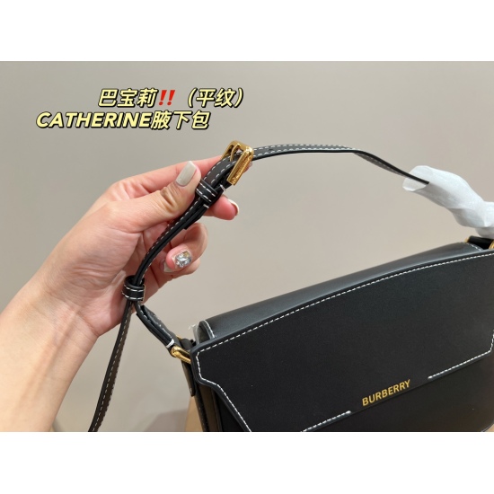 2023.11.17 P215 folding box ⚠️ Size 24.15 Burberry Underarm Bag Catherine (plain pattern) is fashionable and versatile, with high aesthetic value. Any style can be easily controlled