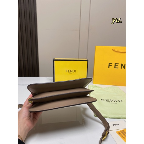 2023.10.26 P170 (Folding Box) size: 2419FENDI New Touch Organ Bag for Autumn and Winter ‼️ Vintage and elegant appearance, equipped with dual Flogo metal buckles: adjustable length and detachable shoulder straps in 4 colors, a low-key and versatile choice