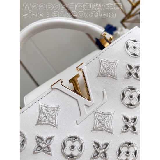 20231125 P1720 [Exclusive real shot M22863 white embroidery/medium size] This Capuchines MM handbag was created by Nicolas Ghesquire, highlighting the LV Broderie Anglaise theme of the brand's early autumn 2022 collection. The cow leather bag is embellish