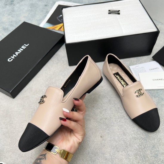 2023.11.05 P310 Certified Xiaoxiang New Product Lefu Shoes look very pleasing, with a round toe that complements the skinny feet. The upper feet give off a retro feeling of the 1980s and 1990s, as well as a new European and American runway show. The popul