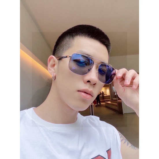 20240413: 95. New brand: Armani Armani: Original single quality men's polarized sunglasses: Material: High definition Polaroid polarized lenses; Imported alloy metal frame with printed logo on plate for mirror legs. You can tell from the details that the 
