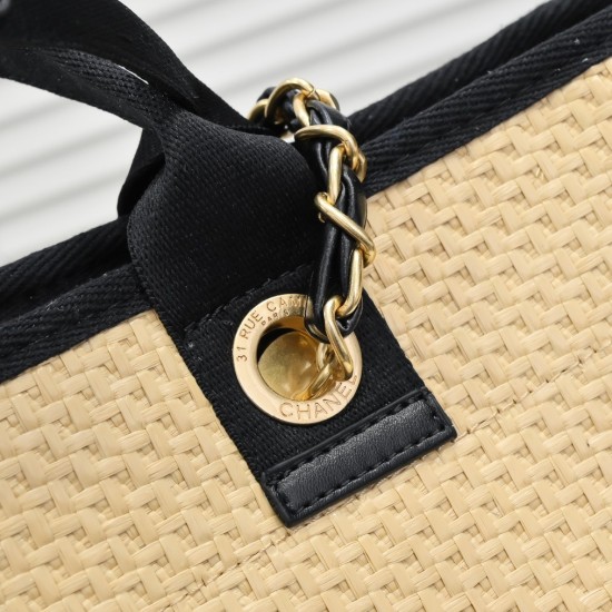 On July 10, 2023, Chanel | New Straw Woven Beach Bag for the 21st year: Straw Shopping Bag! 2021S Spring and Summer Grass Weaving Beach Fur and Grass Integration Continues for 19 Years. The logo of the beach shopping bag is simply a classic element of the