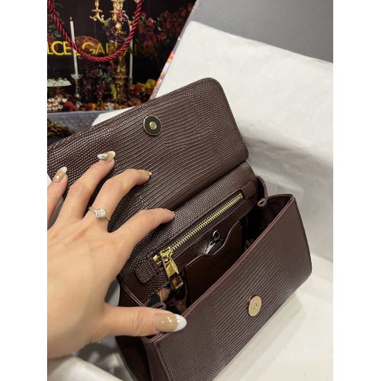 20240319 Batch 500 Top Original Dolce Gabbana Imported Cowhide Lizard Pattern, Every Display Has Heat and Luminescence ✨ The highlights always make people love them, regardless of their hands. The color is always outstanding, and the material selection gi