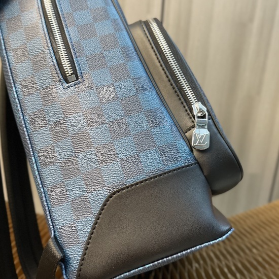 20231126 Internal Price P560 Top of the line Original [Exclusive Background Style Number: N50008 Blue Grid] This Campus backpack features various sizes of Damier plaid patterns on flexible coated canvas, showcasing a striking contemporary style. The zippe
