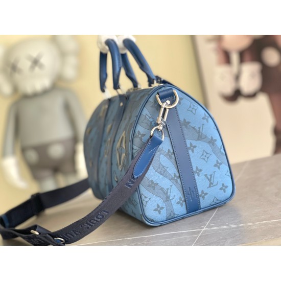 20231125 710! The M22573 Keepall Bandoulire 35 handbag is made of Monogram Aquagarden canvas, making the Monogram flowers and LV letters look like slowly flowing water droplets. The side straps and top rolled leather handles inherit the classic Keepall tr