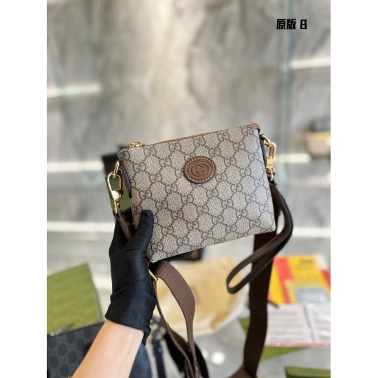 On October 3, 2023, the new Gucci bag p185 Bgucci new bag fell in love with at first glance. It is not large in size, has a large capacity, and can be carried in various ways, making it look good 18cm