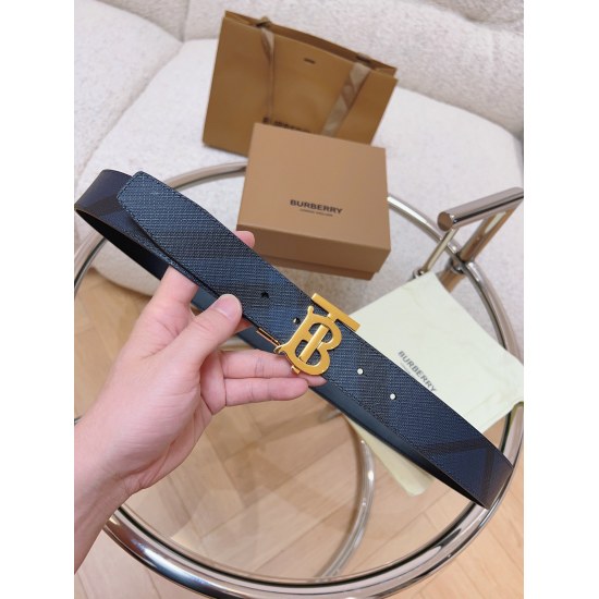 2024/03/06 P160 Burberry counter features a dual sided Italian made belt made from leather and featuring an exclusive logo printed on eco-friendly canvas. The belt is adorned with exquisite exclusive logo design and a buckle width of 3.5cm. It is exquisit
