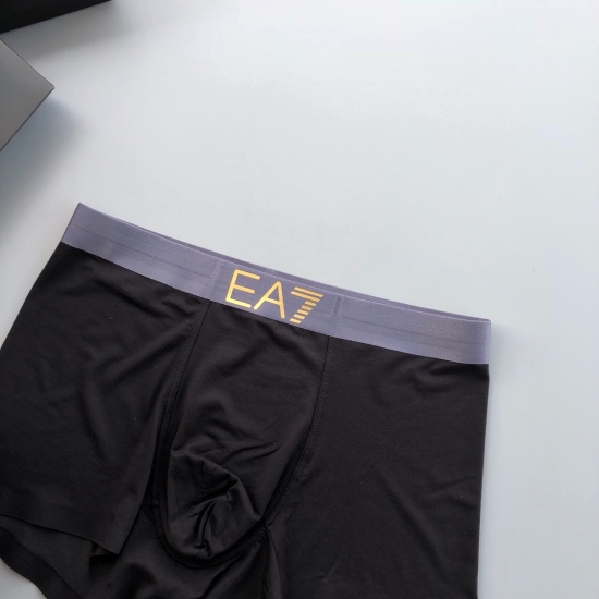 2024.01.22 Classic EA7 Armani Fashion Men's Underwear! Foreign trade foreign orders, original quality, seamless cutting technology, scientific matching of 91% modal+9% spandex, silky, breathable and comfortable! Stylish! Not tight at all, designed accordi