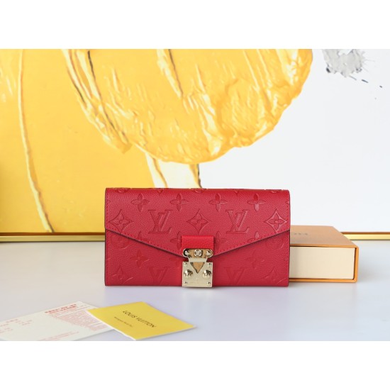 The ideal match for the M62458 METIS wallet Pochette Metis handbag on August 28, 2023. This envelope style wallet is cut from soft Monogram Imprente leather and features Louis Vuitton's iconic S-shaped twist lock design, inspired by LV antique travel case