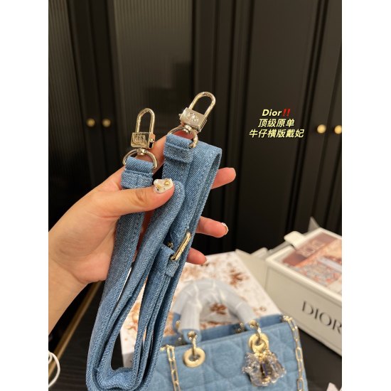 October 7th, 2023 ✅ Top grade original P275 complete packaging ⚠️ The size 26.15 Dior denim horizontal version of the princess is more and more beloved as you look at it. The Dior D-Joy horizontal version of the princess, as well as the Dior Human Grass P