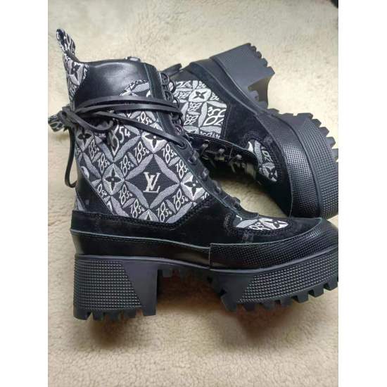 2023.11.19 ¥ 270 with full packaging! Louis Vuitton LV Women's Lace up Short Boots Full Leather Thick Heel Thick Sole Martin Boots French OEM Original 1:1 Reproduction! The material is authentic! All made of 100% genuine leather! The sole is of high-quali