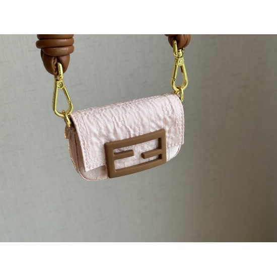 2023.10.26 170 box size: 11 * 8cm Fendi Super cute small handbag mini headphone bag! The little waste bag is really cute!