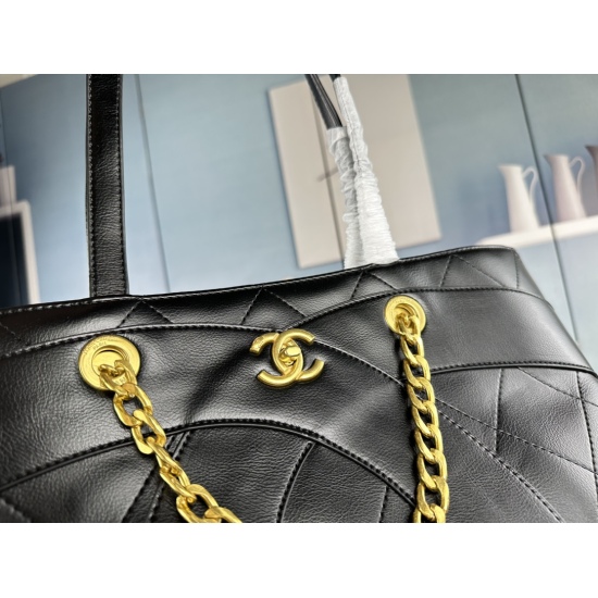2023.07.20 New 2023 New Chanel Chanel Bag Recommendation | | The new Chanel bags in 2023 have a wide range of shapes, and various decorations also reflect the delicacy to the extreme. Chanel Chanel's bag can be said to be the dream piece in every girl's h