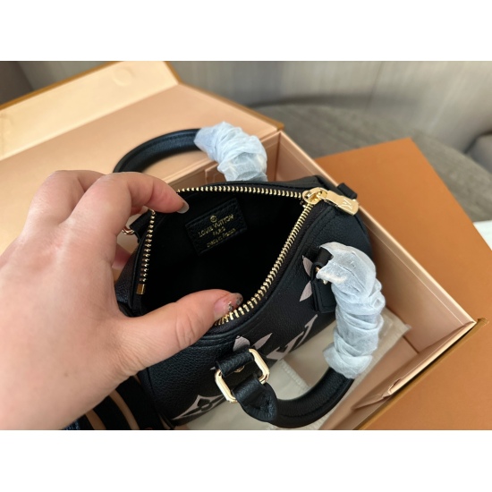 2023.10.1 210 New (with box) size: 16 * 10cm L Home ss2022 Speedy Nano Feel the joy of nano together~Carrying a small bag really loves love~ ⚠ Black cowhide search: Lv nano
