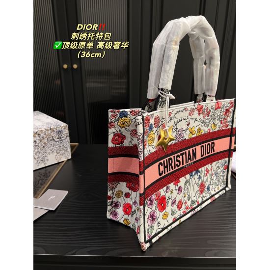 2023.10.07 Large P300 ⚠️ Size 42.34 Medium P290 ⚠️ Size 37.27 Small P280 ⚠️ Size 27.22 Dior Embroidered Tote Bag ✅ Top grade original matching inner liner star pendant, classic atmosphere without losing personality, easy to handle with any combination, it