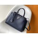 20231125 880 Top Original Exclusive Real Shot Top layer Cowhide All Steel Hardware 53730 Black Blue Green Lockme Day Handbag is made of Grained Cowhide, blending elegant appearance and practical functions. Soft details such as LV locks and keybags complem